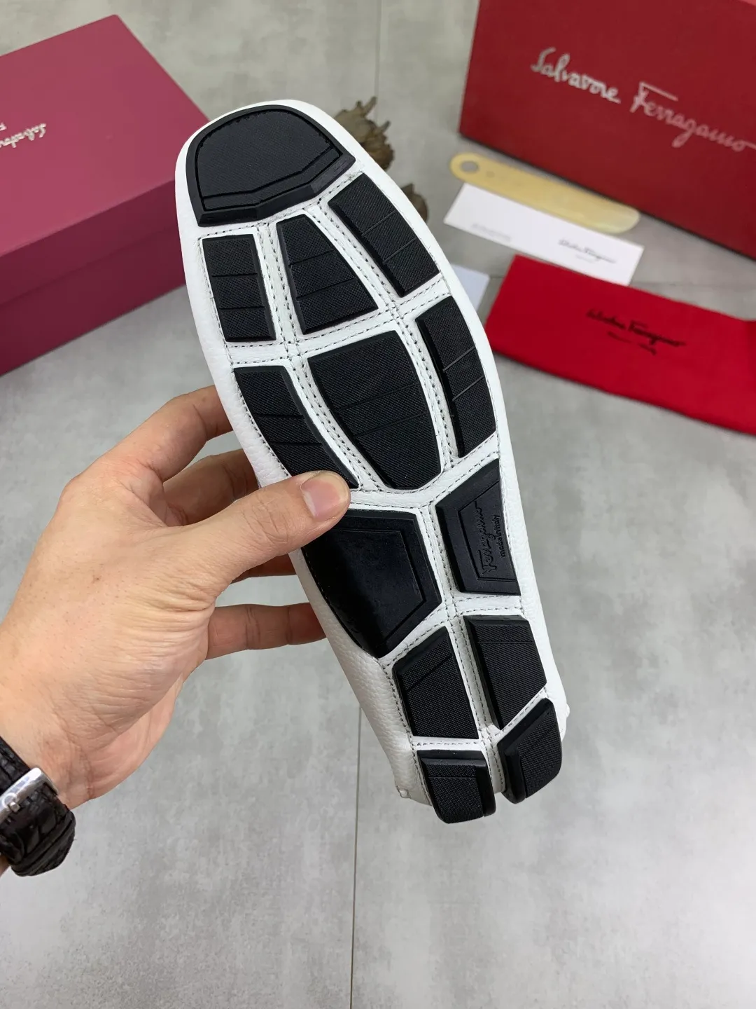 Men's shoes 💰P542 New model, high quality [Ferragamo/Ferragamo] Latest lazy slip-on shoes Original imported calfskin, imported cowhide lining + original luxury metal buckle + original combination outsole Comparison without pressure Code number: 38-45
